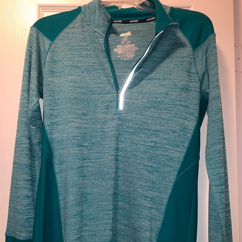 Great fitted workout top. Great for running.